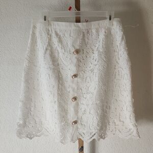 Gorgeous Solitaire White Lace Mini Skirt with Buttons